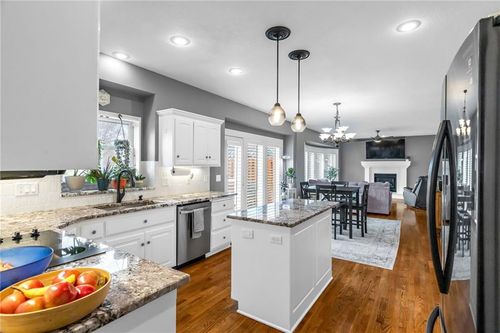 1327 Huntington Dr, Liberty, MO, 64068-3283 | Card Image