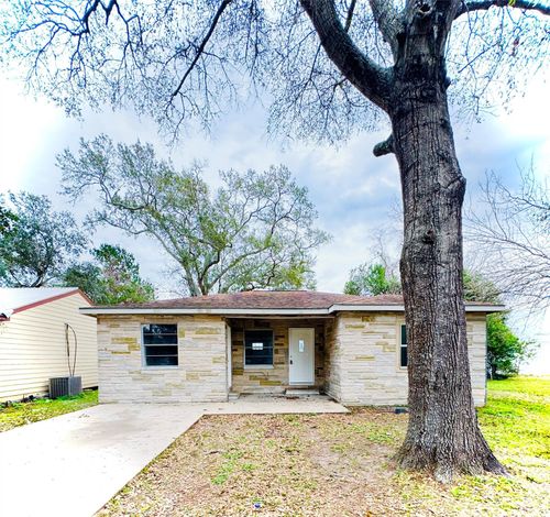 1824 Reese St, Liberty, TX, 77575-3218 | Card Image