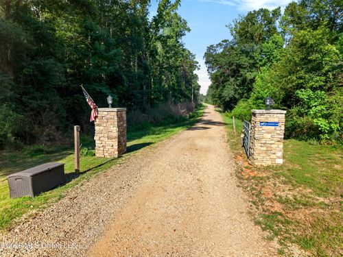40 Thompson Lane, Carriere, MS, 39426 | Card Image