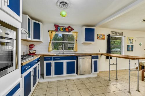 407 Hill St, Smithville, TX, 78957-2406 | Card Image