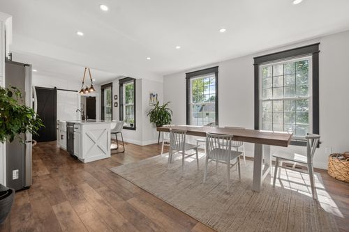 206 Front St, Exeter, NH, 03833-2319 | Card Image