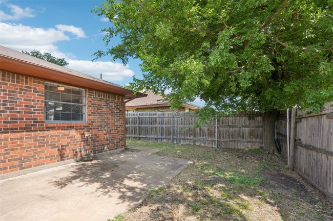 338 S Stewart Ave, Home with 6 bedrooms, 4 bathrooms and 4 parking in Lancaster TX | Image 30