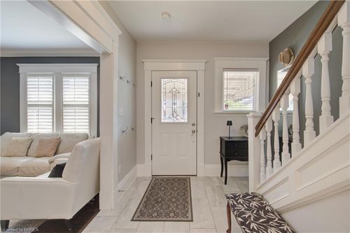 106 Sydenham St, Brantford, ON, N3R3Y6 | Card Image