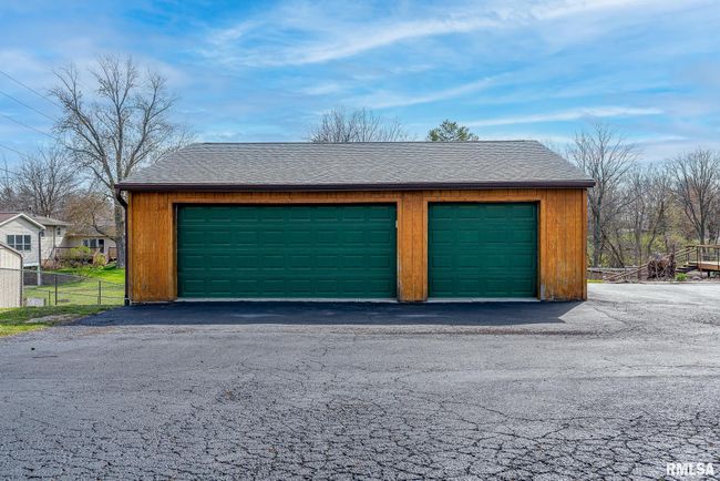 401 N 11 Th St, House other with 2 bedrooms, 2 bathrooms and null parking in Clinton IA | Image 9