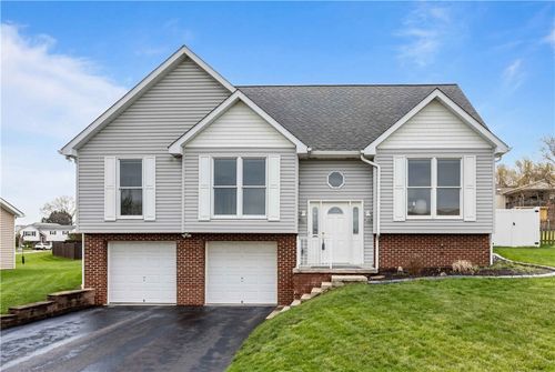 3 Daniel St, Greensburg, PA, 15601-6303 | Card Image