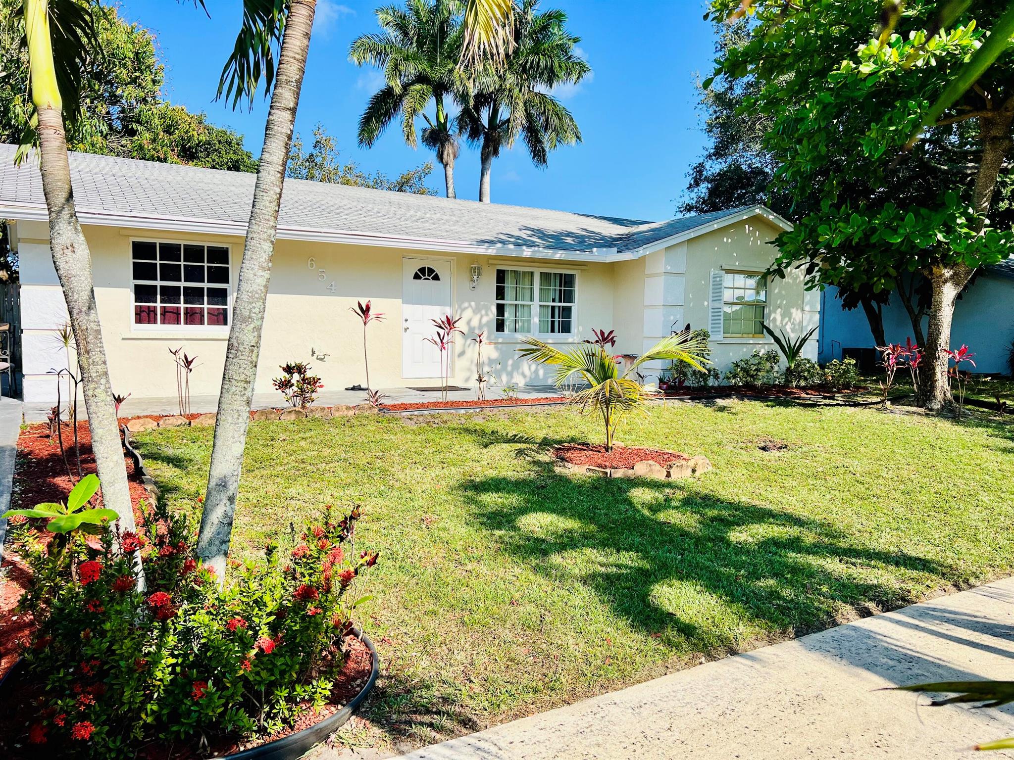 Athena Dr, Lake Worth, FL 33463