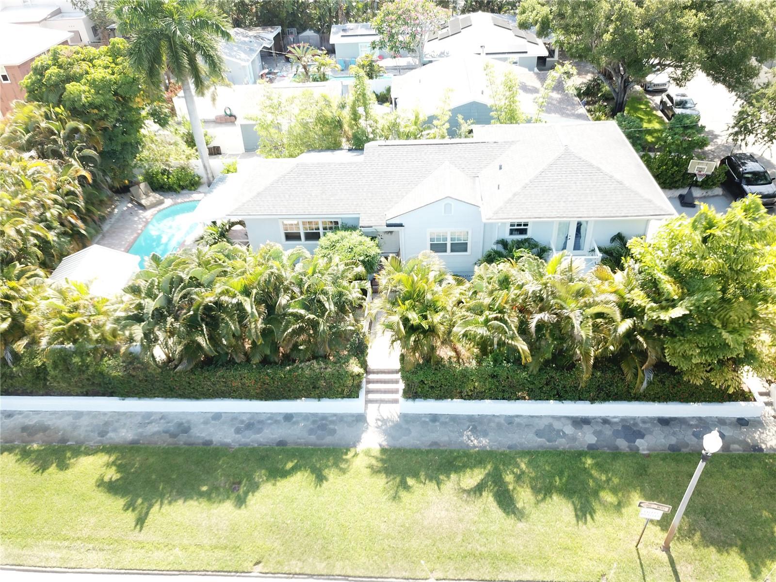 1st St, Saint Petersburg, FL 33704