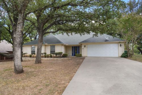 424 Half Moon Way, Runaway Bay, TX, 76426-9776 | Card Image