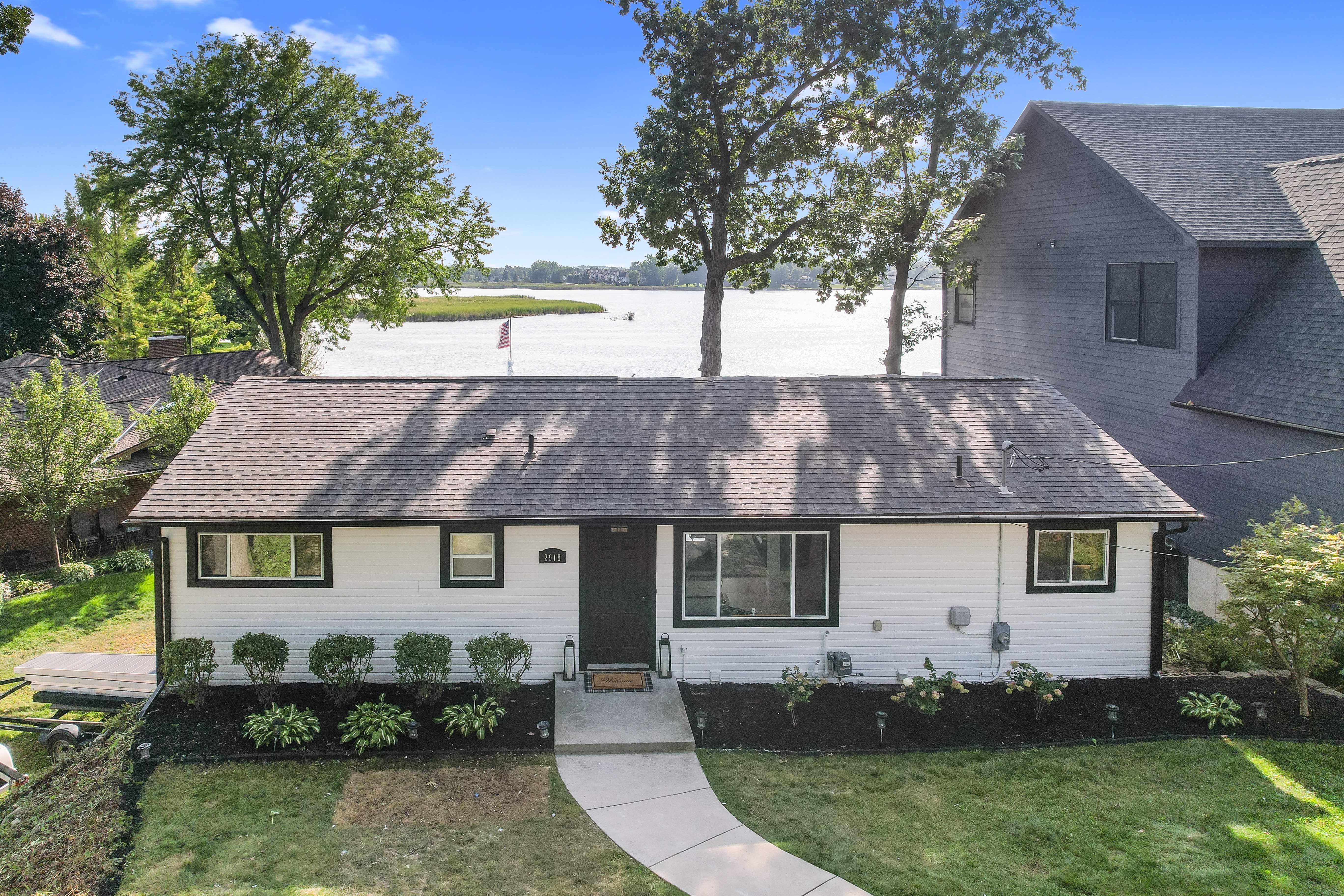 Woodbine Dr, Waterford, MI 48328