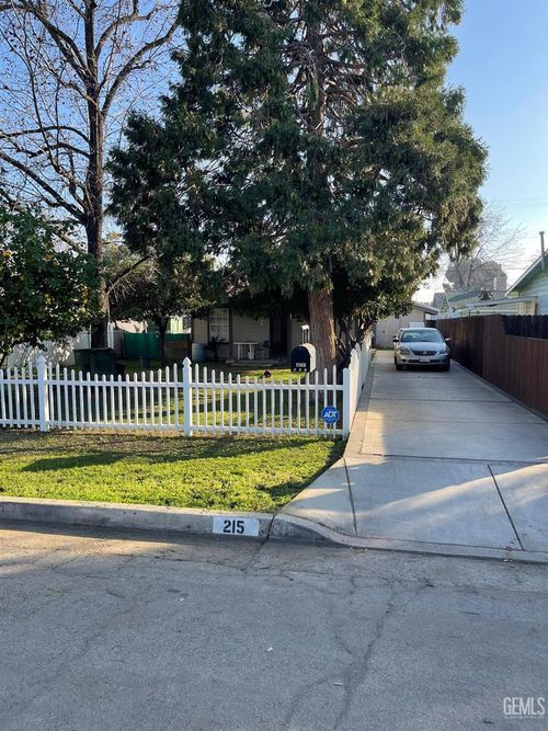 215 Harding Ave, Bakersfield, CA, 93308-4313 | Card Image
