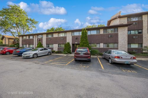 apt-4-4436 Arbor Cir, Downers Grove, IL, 60515-2508 | Card Image