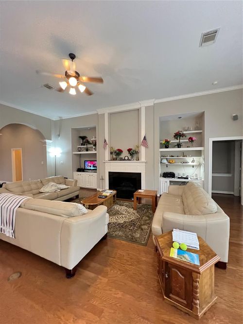 2227 Greenhaven Dr, Sugar Land, TX, 77479-5466 | Card Image