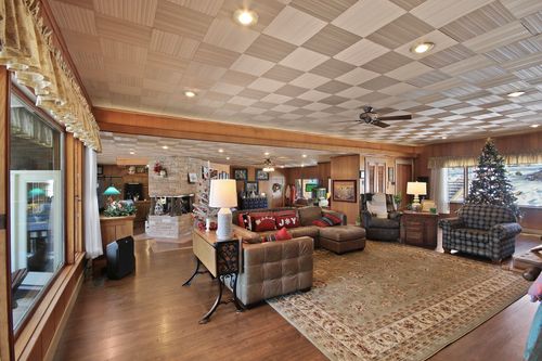 1 Stone Ave, MOBERLY, MO, 65270-1158 | Card Image