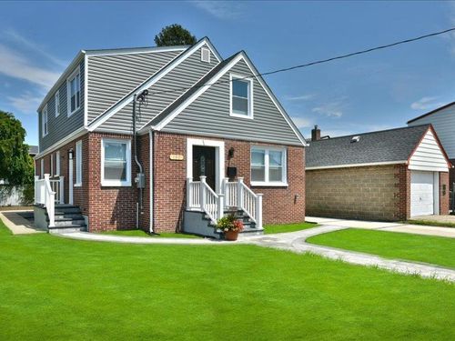 180 Evelyn Rd, Mineola, NY, 11501-3206 | Card Image