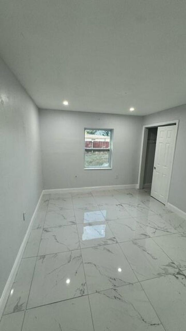 811 Se 12 Th St, House other with 3 bedrooms, 2 bathrooms and null parking in Okeechobee FL | Image 15