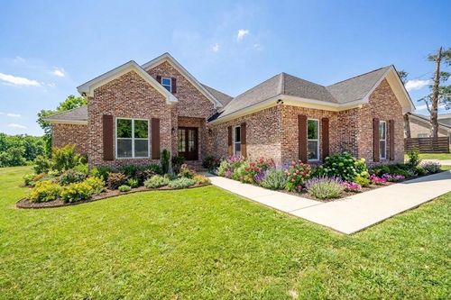 245 Fullen Ln, Savannah, TN, 38372-4984 | Card Image