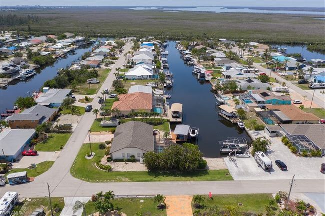 12321 Moon Shell Dr, House other with 3 bedrooms, 3 bathrooms and 2 parking in MATLACHA ISLES FL | Image 6