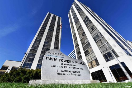 e16-123 Sw Jefferson Ave, Peoria, IL, 61602-1221 | Card Image