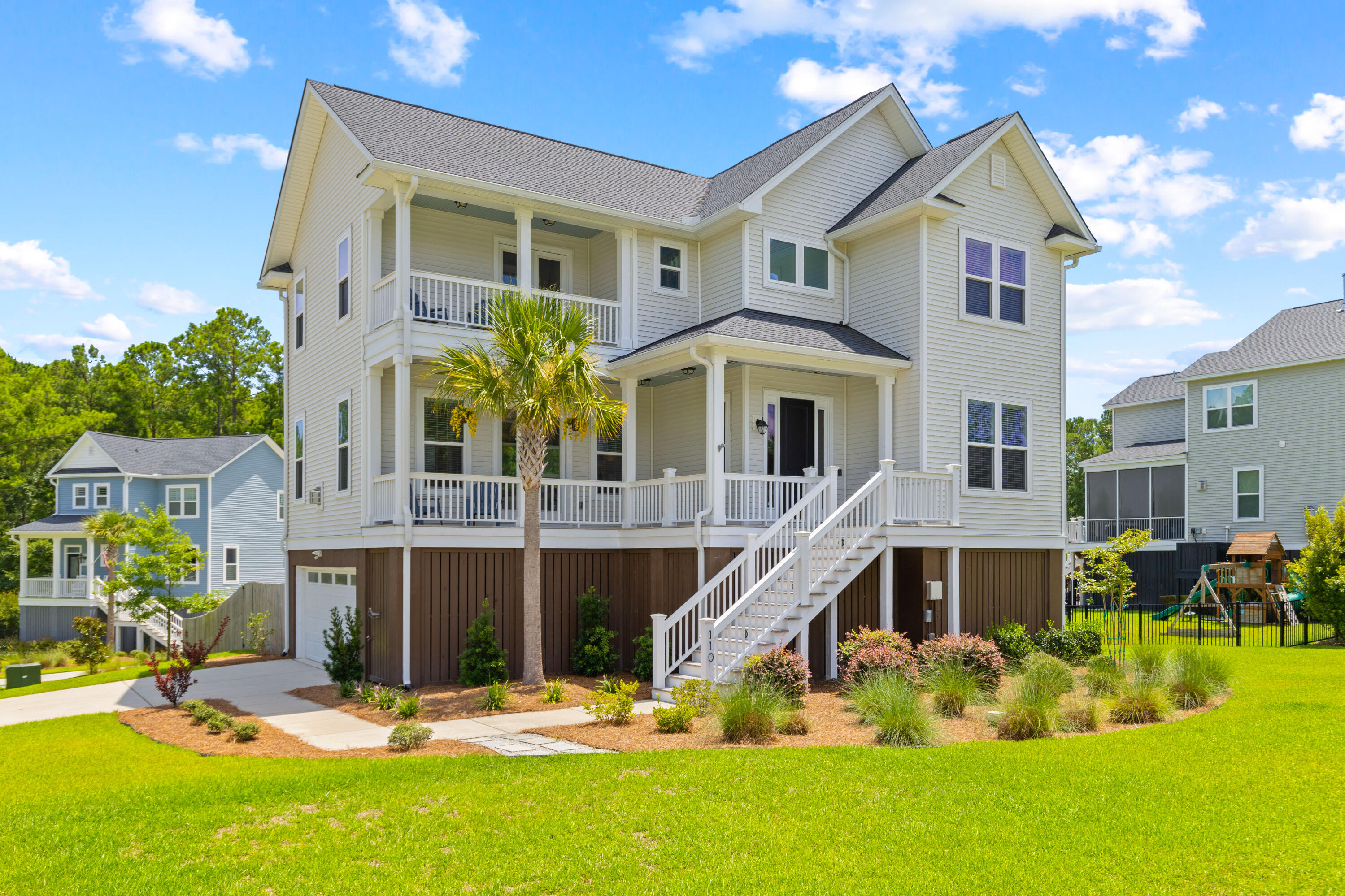 Martins Point Dr, Charleston, SC 29492