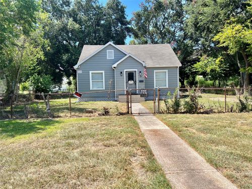 19 4th Ave N, Texas City, TX, 77590-7823 | Card Image