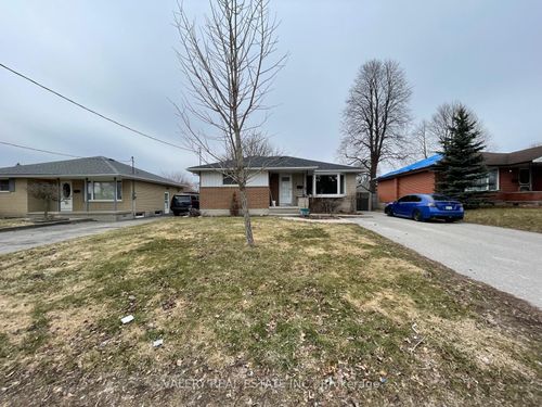 2-81 Parkway Crescent, Clarington, ON, L1C1C2 | Card Image