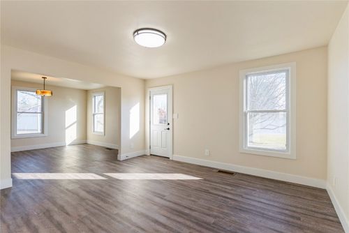 215 Traer St, Mount Auburn, IA, 52313-9661 | Card Image