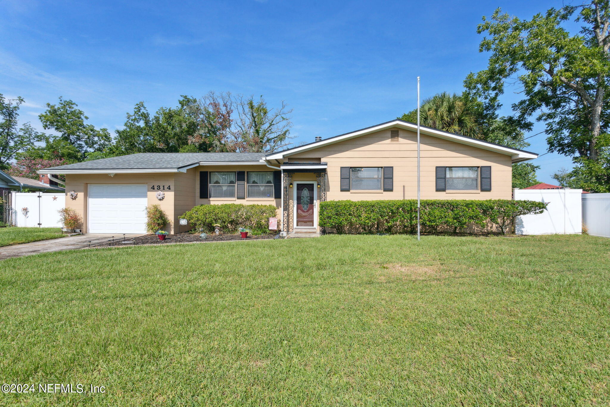 Dazet Ct, Jacksonville, FL 32210