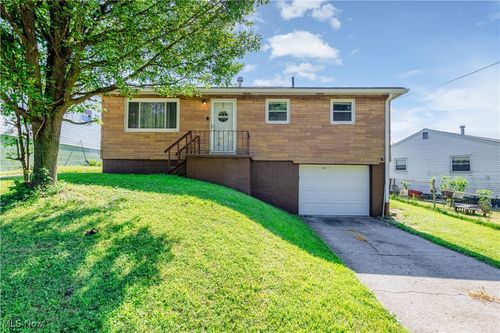 532 Locust St, Weirton, WV, 26062-2415 | Card Image