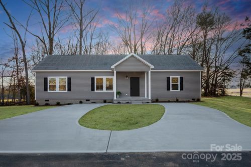 7504 Surry Ln, Indian Trail, NC, 28079-7759 | Card Image
