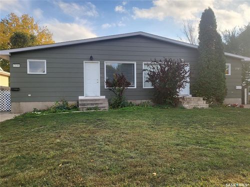 714 Edward Pl, Estevan, SK, S4A1S4 | Card Image
