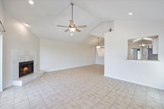 5709 Southern Cross Dr, Townhouse with 3 bedrooms, 3 bathrooms and null parking in Rockwall TX | Image 6