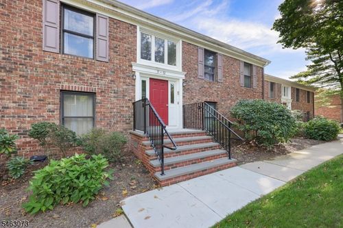 11 Sunrise Dr, Gillette, NJ, 07933-1952 | Card Image