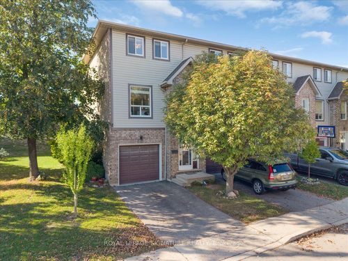 11-384 Limeridge Rd E, Hamilton, ON, L9A2S7 | Card Image