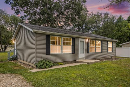 310 Rogers St, Decatur, MI, 49045-1019 | Card Image