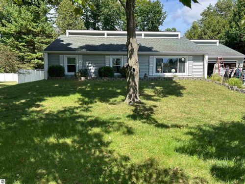 150 Roberta Dr, Tawas City, MI, 48763-9207 | Card Image
