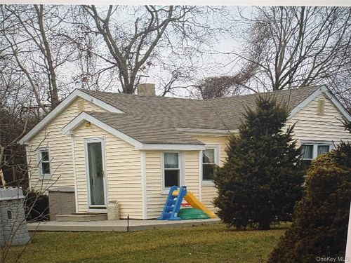 529 Montauk Hwy, Southampton, NY, 11968-4112 | Card Image