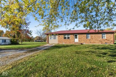 5710 E County Road 325 N, House other with 3 bedrooms, 1 bathrooms and null parking in Butlerville IN | Image 2