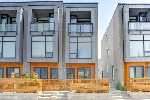 33 Achtman Lane, Toronto, ON, M6G4C5 | Card Image