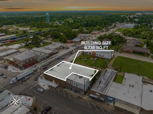 106 W Cameron Ave, Rockdale, TX, 76567-2812 | Card Image