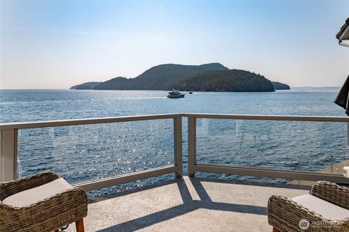 apt-203e-2401 Skyline Way, Anacortes, WA, 98221-2900 | Card Image