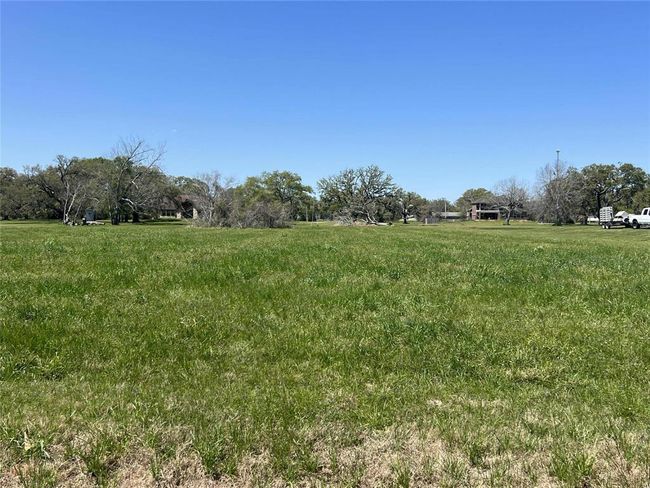 556 Mill Rd, House other with 3 bedrooms, 3 bathrooms and 2 parking in Angleton TX | Image 4