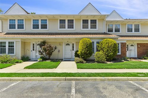 46 Gazebo Ln, Holtsville, NY, 11742-1640 | Card Image