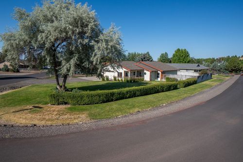2761 Ne Yellowpine Rd, Prineville, OR, 97754-9181 | Card Image