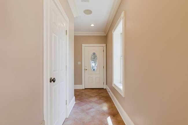 Hallway to Garage | Image 26