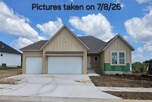 23910 W 112th Ter, Olathe, KS, 66061-7131 | Card Image