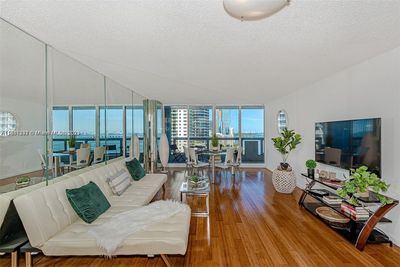 A-2248 - 1717 N Bayshore Dr, Condo with 1 bedrooms, 1 bathrooms and null parking in Miami FL | Image 3