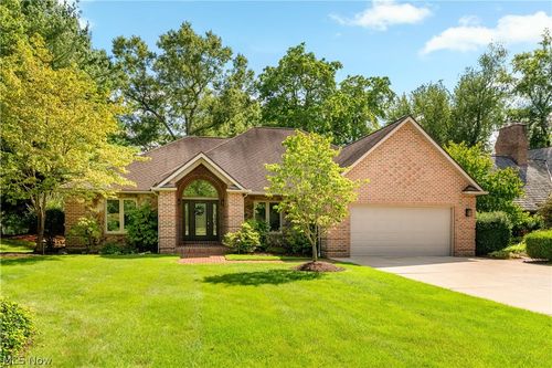 6 Auburn Ave Se, North Canton, OH, 44709-1187 | Card Image