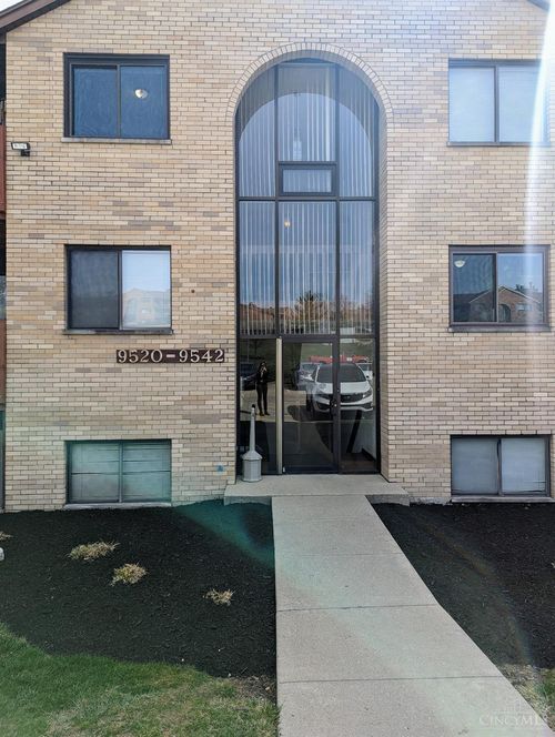 9536 Woodland Hills Dr, West Chester, OH, 45011-9311 | Card Image