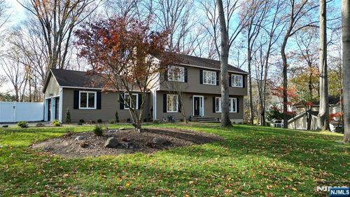 567 Echo Glen Ave, River Vale, NJ, 07675-5605 | Card Image