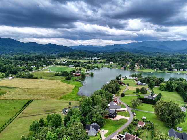 784 Sneaking Creek Dr, Home with 3 bedrooms, 4 bathrooms and null parking in Hayesville NC | Image 61